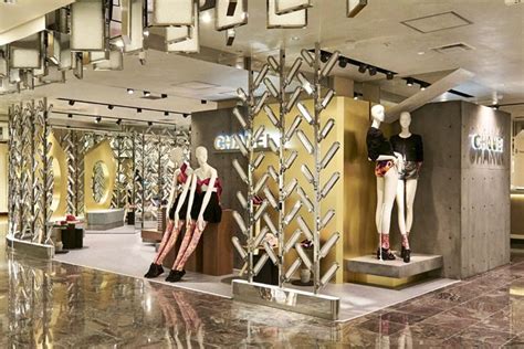 新宿 chanel